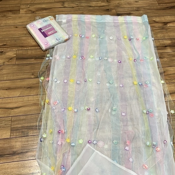 New Lot Of 2 Corona Curtain Pastel Colors with Flower Streamers 60"x84" - Picture 1 of 7